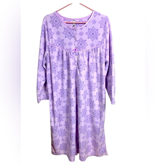 Dream Sleepers NWOT  Lovely Lilac Fleece Nightgown Cozy and Warm - Picture 1 of 8